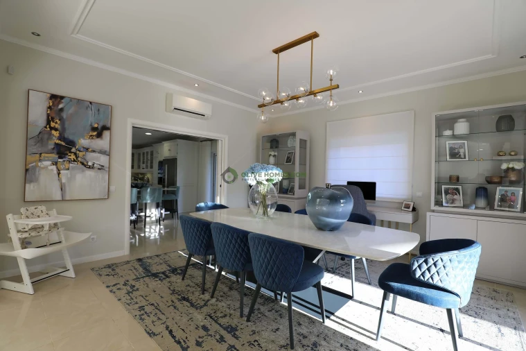 Moradia T5 para Venda em Quarteira Foto 4