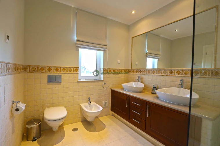 Moradia T5 para Venda em Quarteira Foto 100