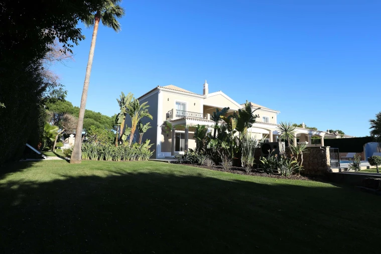 Moradia T5 para Venda em Quarteira Foto 27