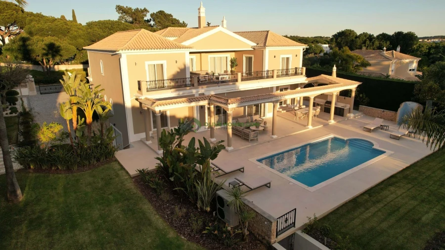 Moradia T5 para Venda em Quarteira Foto 23