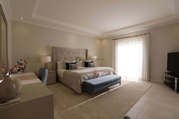 Moradia T5 para Venda em Quarteira Foto 8