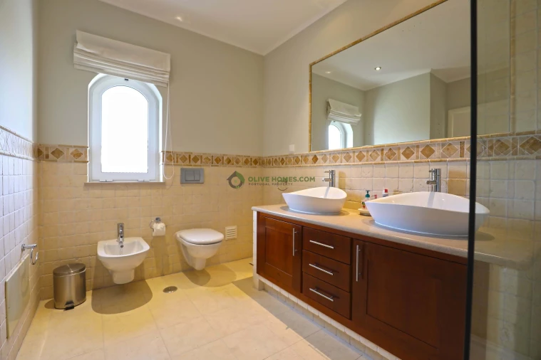 Moradia T5 para Venda em Quarteira Foto 93