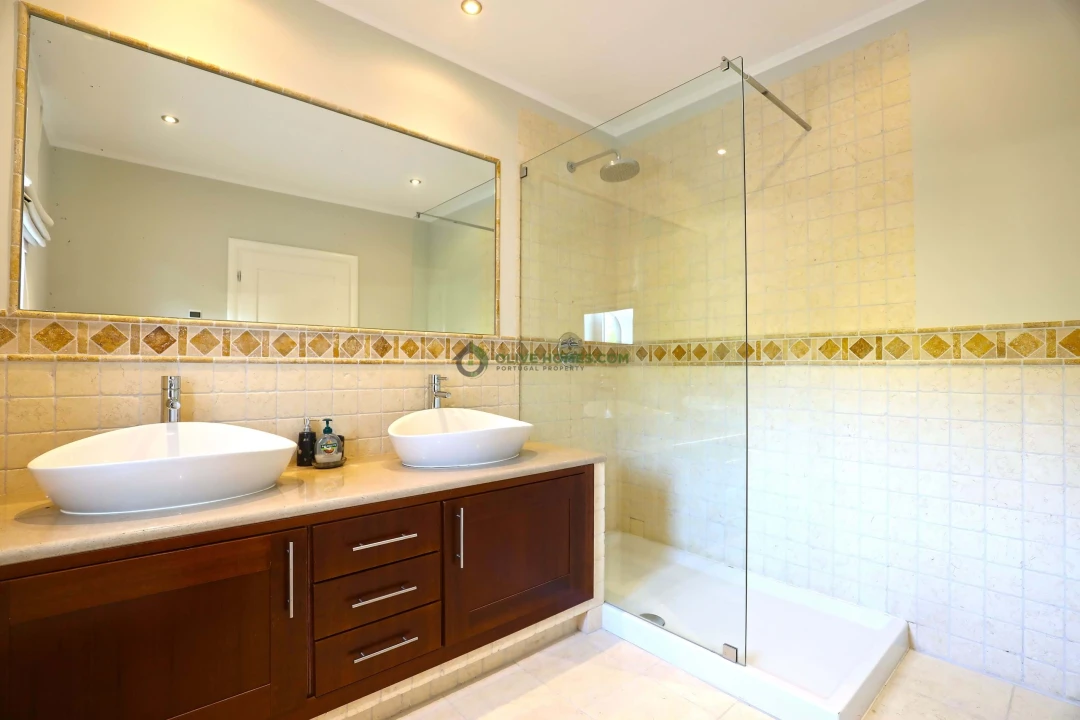 Moradia T5 para Venda em Quarteira Foto 101