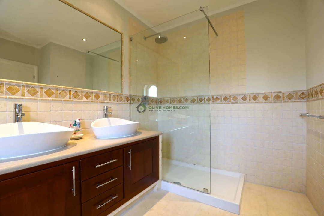 Moradia T5 para Venda em Quarteira Foto 94