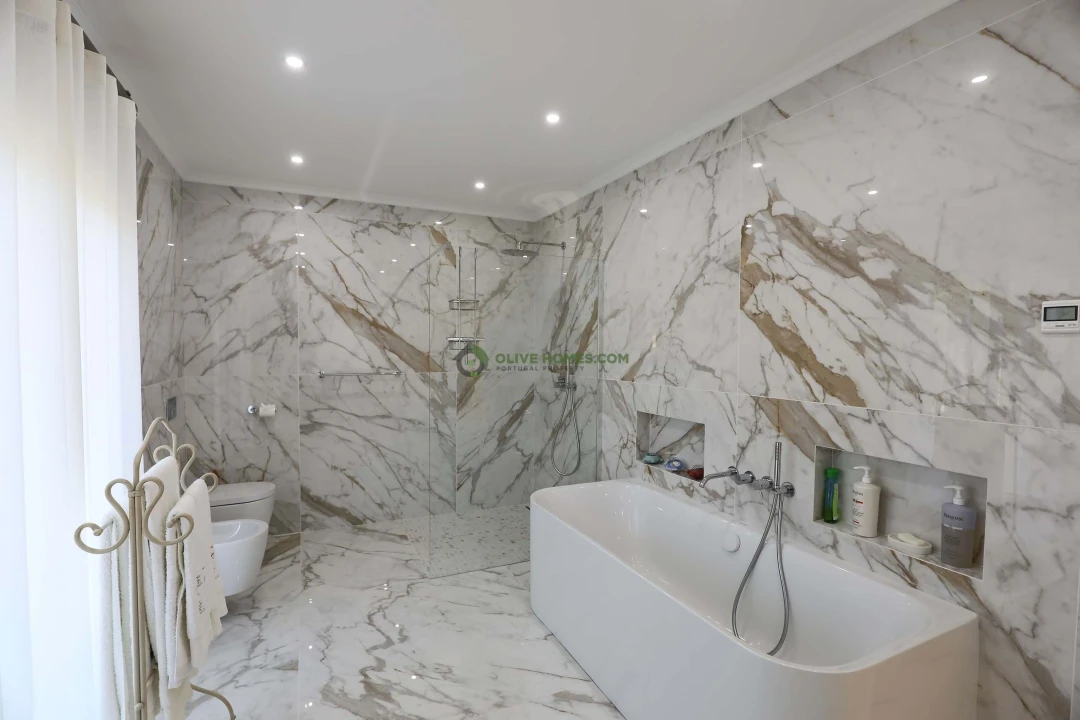 Moradia T5 para Venda em Quarteira Foto 86