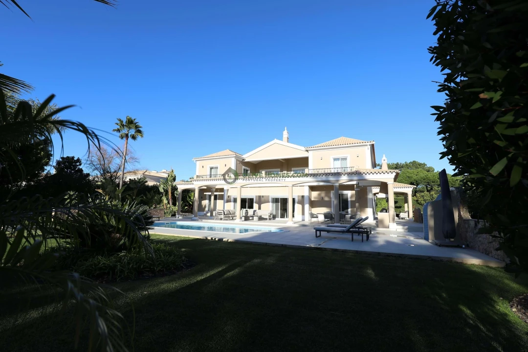 Moradia T5 para Venda em Quarteira Foto 13