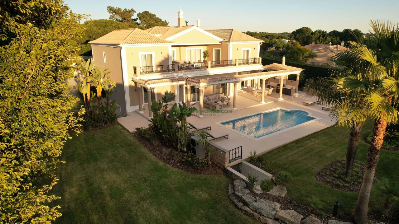 Moradia T5 para Venda em Quarteira Foto 36