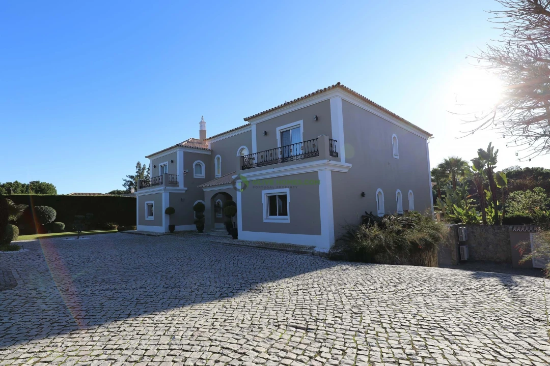 Moradia T5 para Venda em Quarteira Foto 16