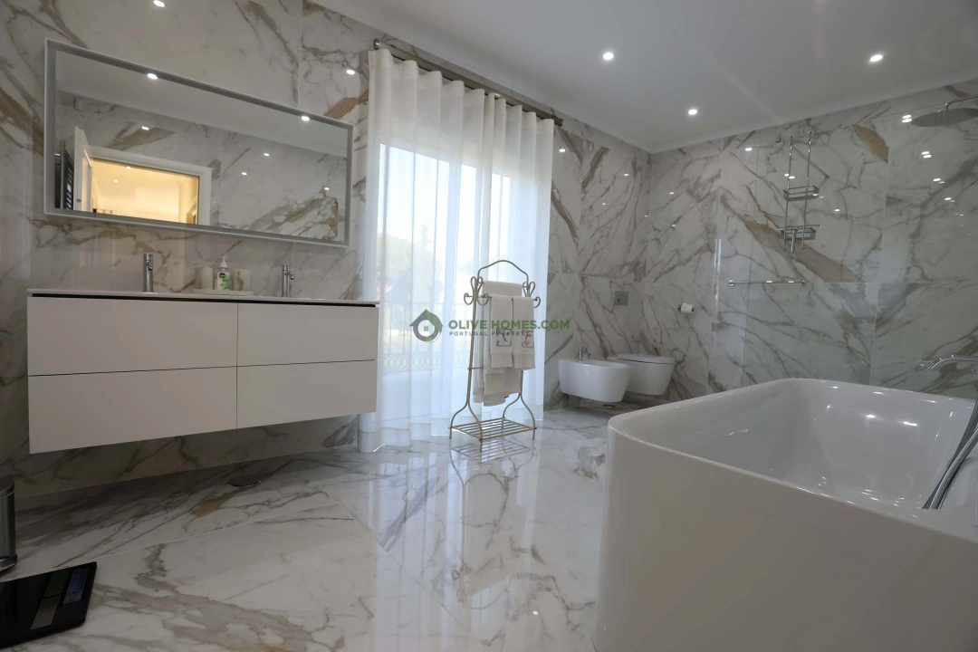 Moradia T5 para Venda em Quarteira Foto 85