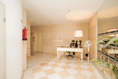 Apartamento T4 para Venda em Avenidas Novas