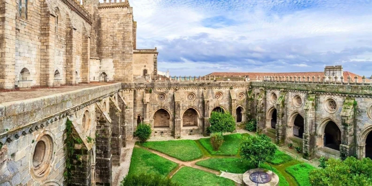 Prédio para Venda em Bacelo e Senhora da Saúde Foto 13