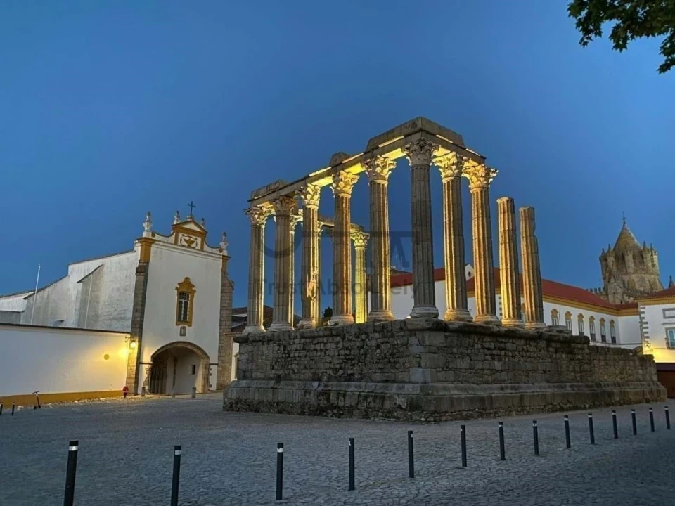 Prédio para Venda em Bacelo e Senhora da Saúde Foto 7
