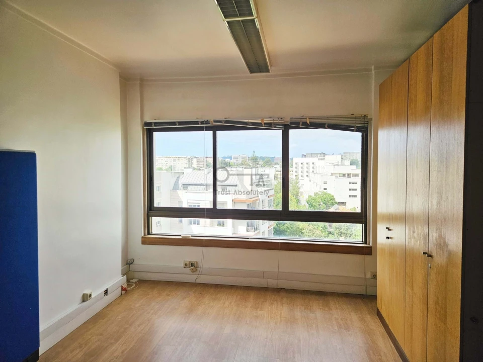 Escritório para Venda em Alvalade Foto 3