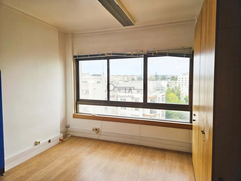 Escritório para Venda em Alvalade Foto 7