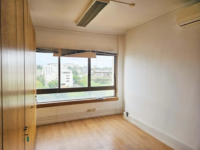 Escritório para Venda em Alvalade Foto 8