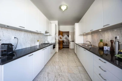 Apartamento T5 para Venda em Aldoar, Foz do Douro e Nevogilde