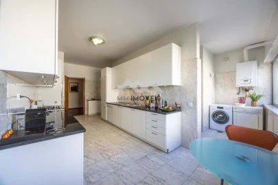 Apartamento T5 para Venda em Aldoar, Foz do Douro e Nevogilde