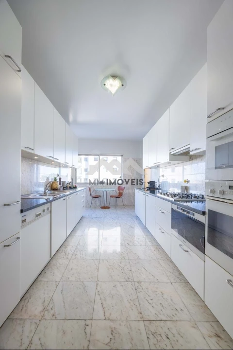 Apartamento T5 para Venda em Aldoar, Foz do Douro e Nevogilde