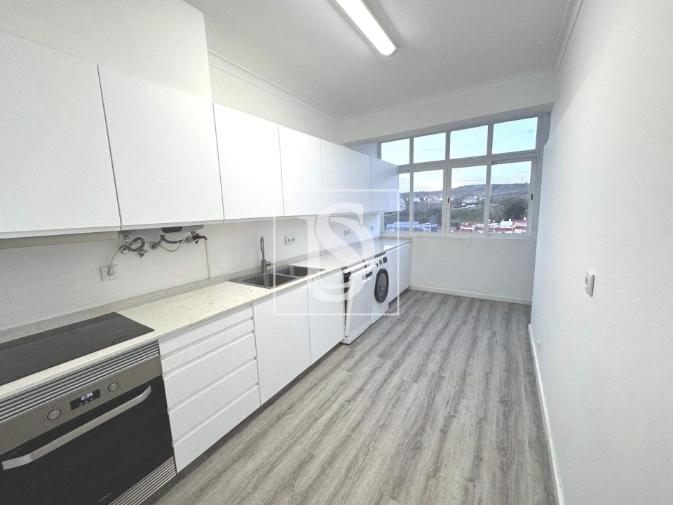 Apartamento T3 para Arrendamento em Carnaxide e Queijas Foto 9