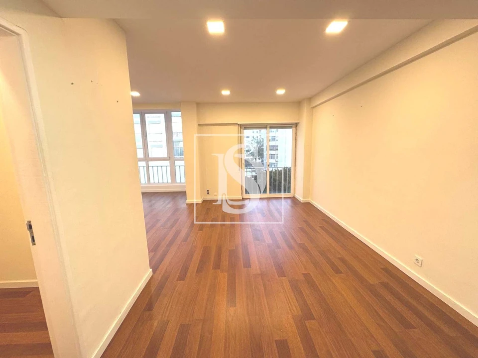 Apartamento T3 para Arrendamento em Carnaxide e Queijas Foto 7