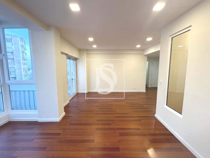 Apartamento T3 para Arrendamento em Carnaxide e Queijas Foto 4