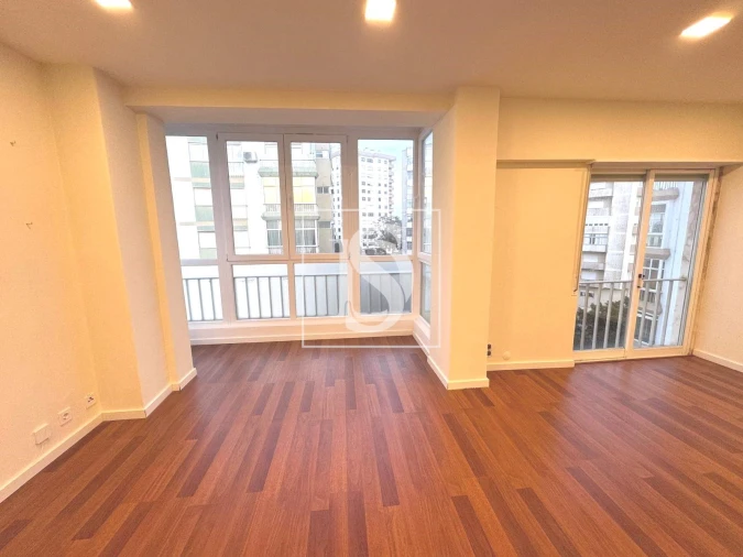 Apartamento T3 para Arrendamento em Carnaxide e Queijas Foto 5