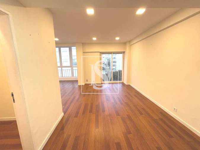 Apartamento T3 para Arrendamento em Carnaxide e Queijas Foto 7