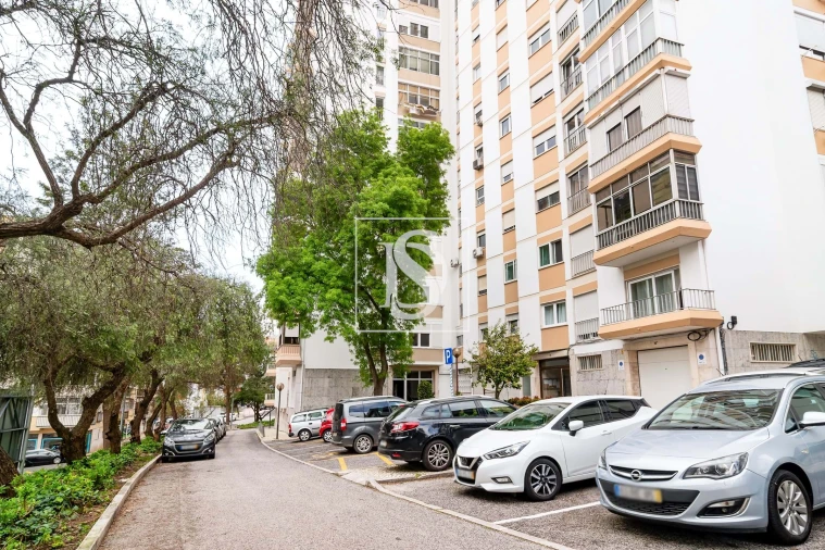 Apartamento T3 para Arrendamento em Carnaxide e Queijas Foto 1