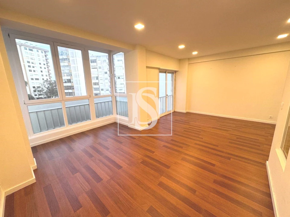 Apartamento T3 para Arrendamento em Carnaxide e Queijas Foto 6