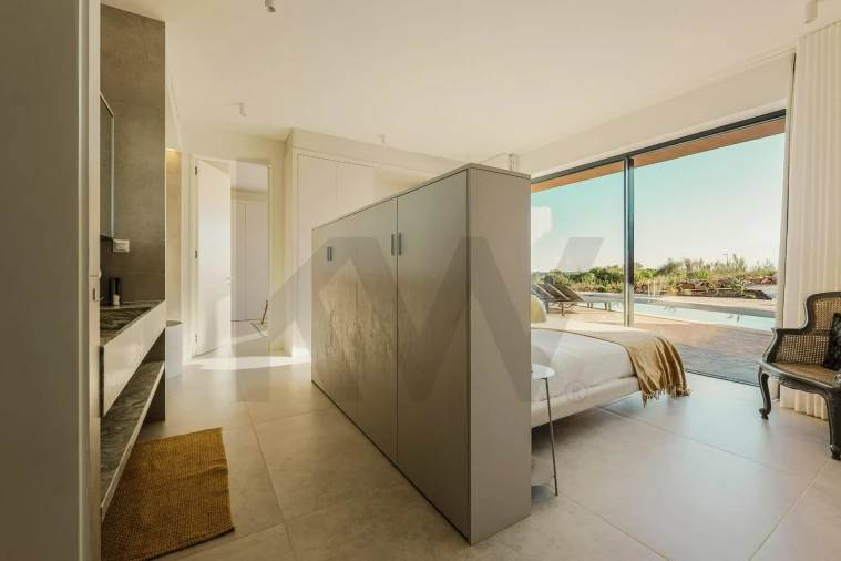 Moradia T4 para Venda em Odiaxere Foto 16