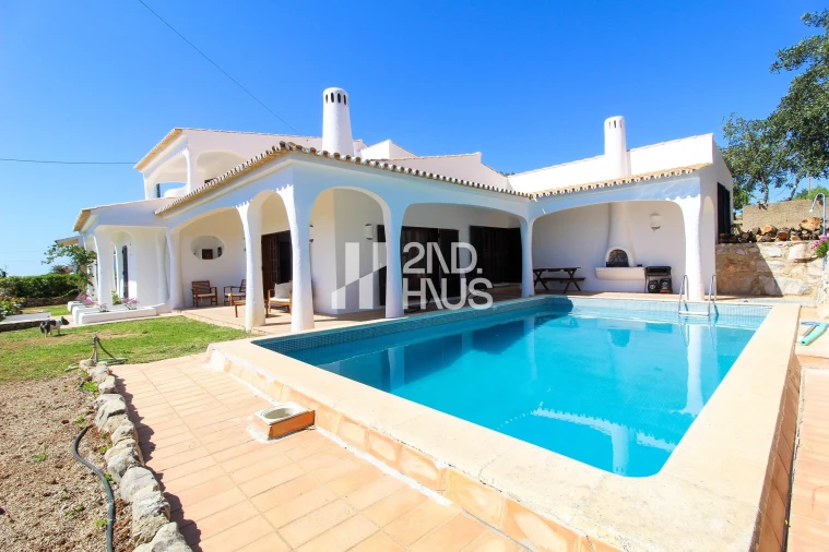 Moradia T5 para Venda em Albufeira e Olhos de Água Foto 1