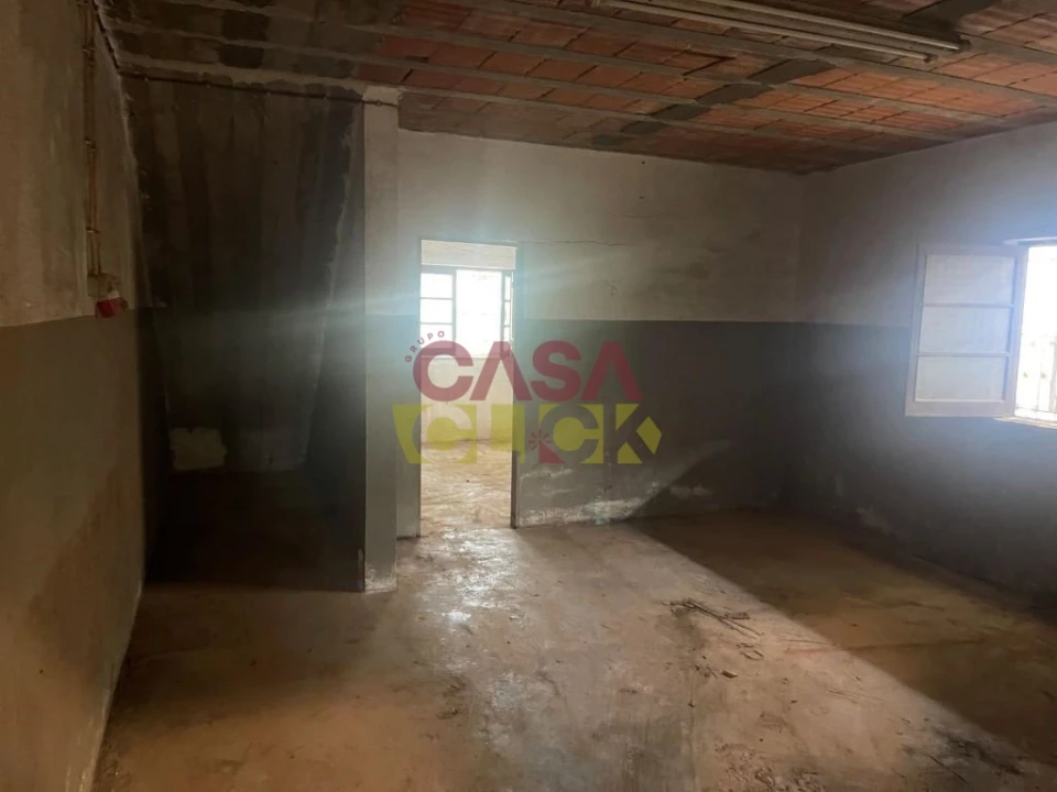 Armazém para Venda em Amiais de Baixo Foto 5
