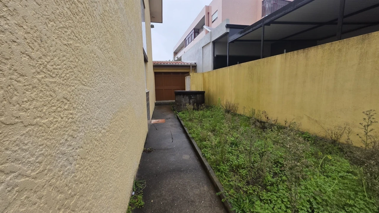 Moradia T3 para Venda em Arcozelo Foto 9