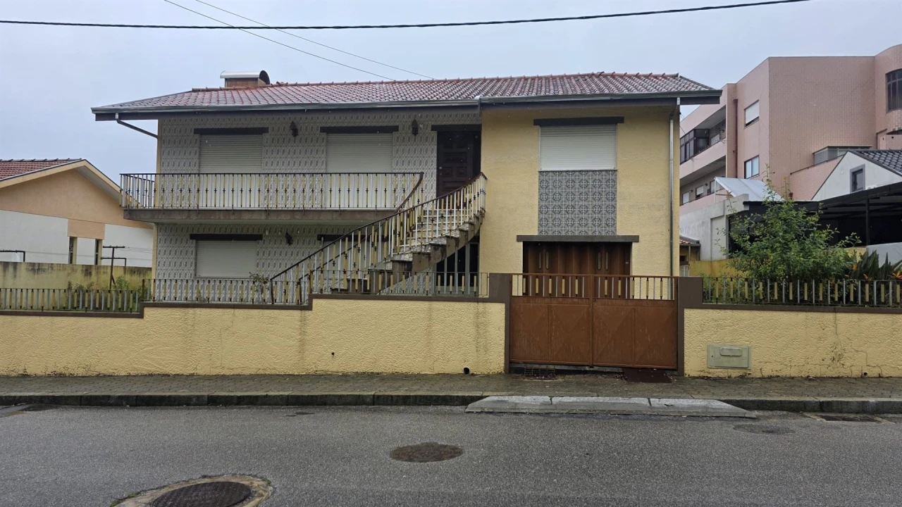 Moradia T3 para Venda em Arcozelo Foto 1