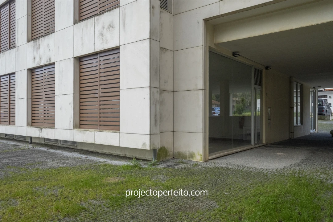 Loja para Arrendamento em Silvalde Foto 7