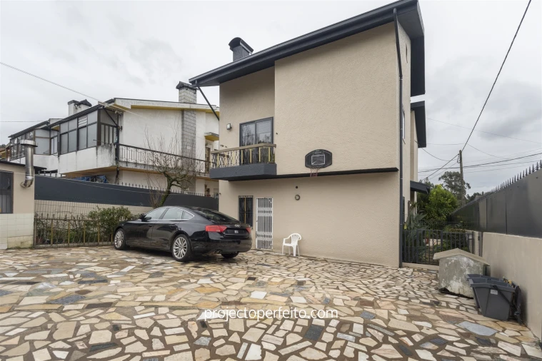 Moradia T4 para Venda em Baguim do Monte (Rio Tinto) Foto 4