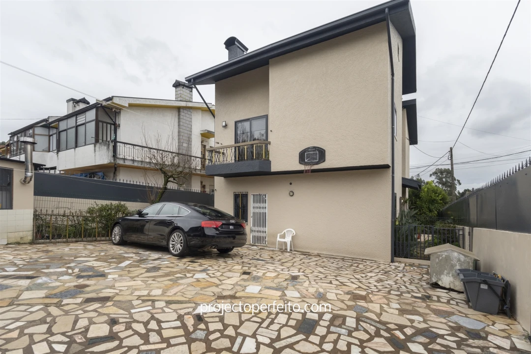 Moradia T4 para Venda em Baguim do Monte (Rio Tinto) Foto 4