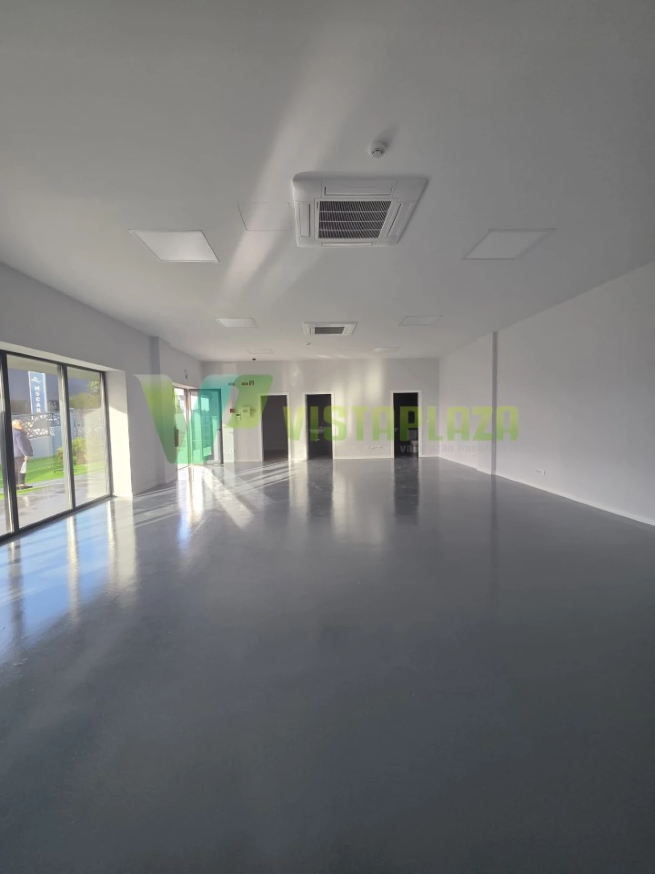 Loja para Arrendamento em Portimão Foto 15