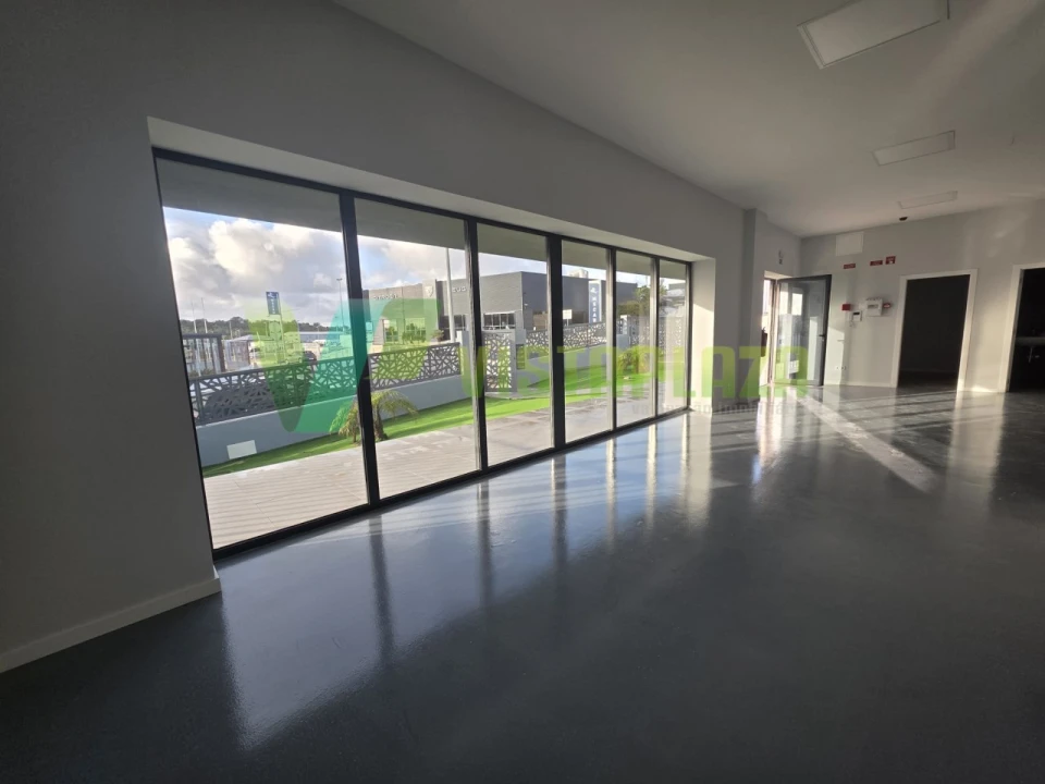 Loja para Arrendamento em Portimão Foto 18