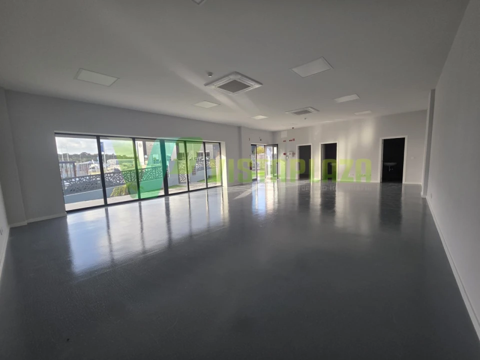 Loja para Arrendamento em Portimão Foto 19