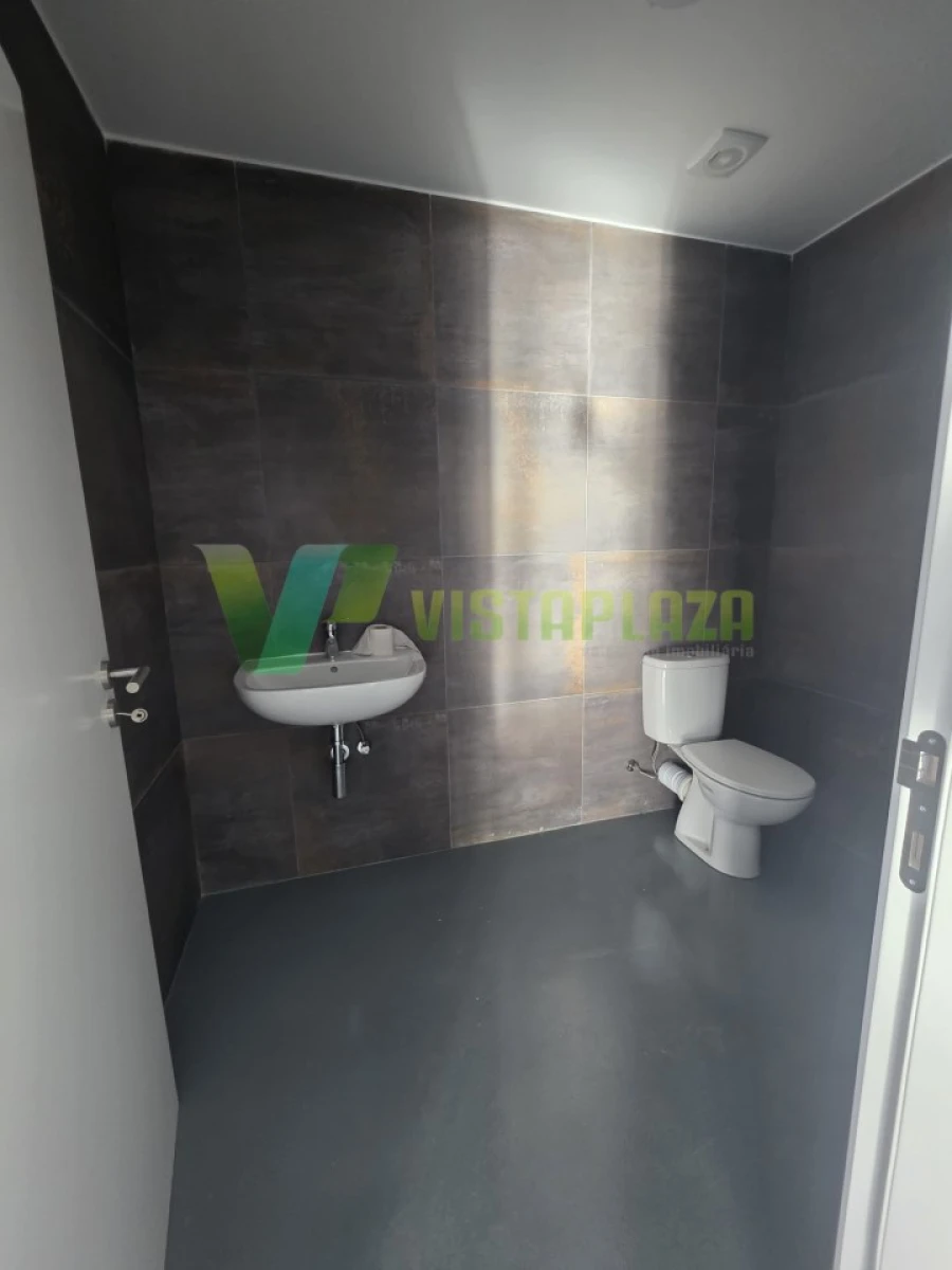 Loja para Arrendamento em Portimão Foto 12