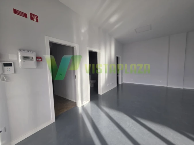 Loja para Arrendamento em Portimão Foto 22