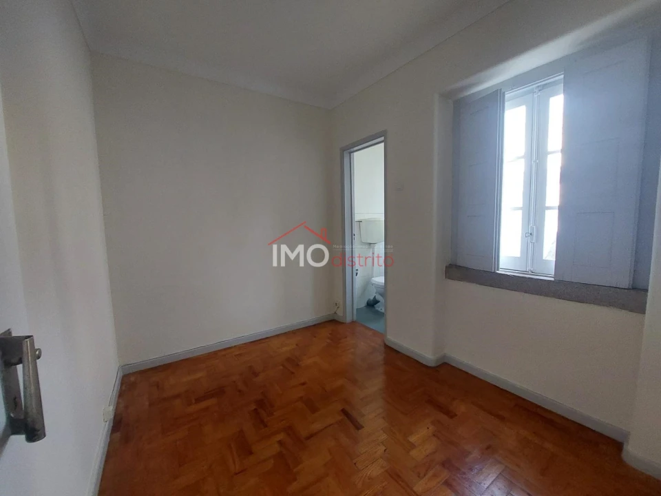 Apartamento T4 para Arrendamento em Sé e São Lourenço Foto 4