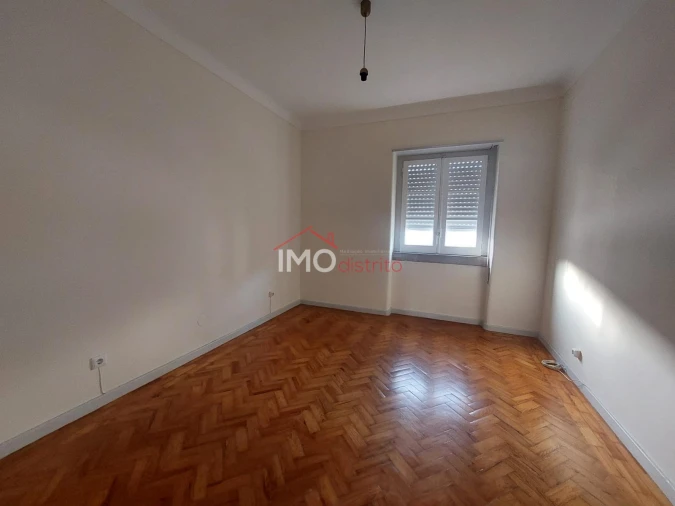 Apartamento T4 para Arrendamento em Sé e São Lourenço Foto 12