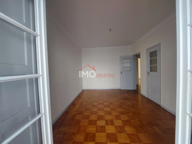 Apartamento T4 para Arrendamento em Sé e São Lourenço Foto 9