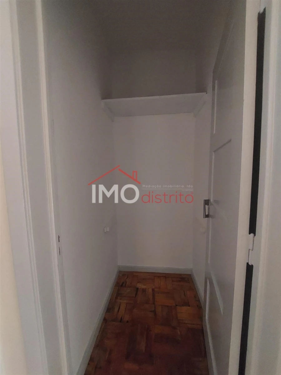 Apartamento T4 para Arrendamento em Sé e São Lourenço Foto 11