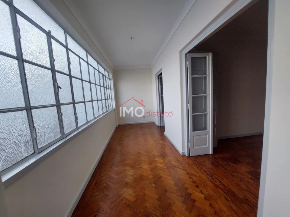 Apartamento T4 para Arrendamento em Sé e São Lourenço Foto 8