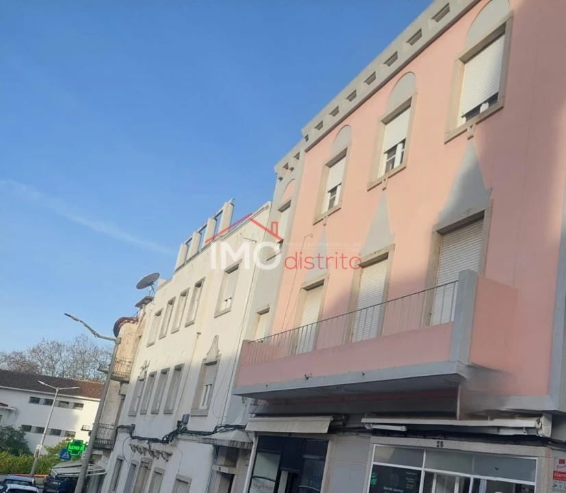 Apartamento T4 para Arrendamento em Sé e São Lourenço Foto 1