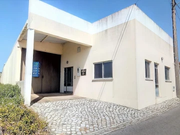 Armazém para Arrendamento em Amor