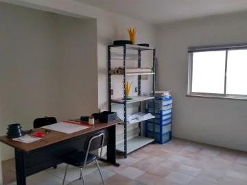 Armazém para Arrendamento em Amor